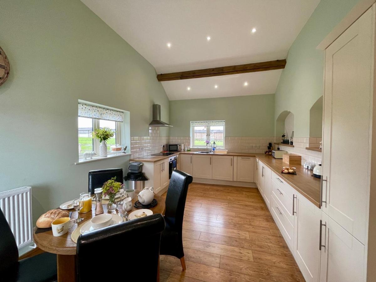 Fieldsview Villa Wrexham Esterno foto